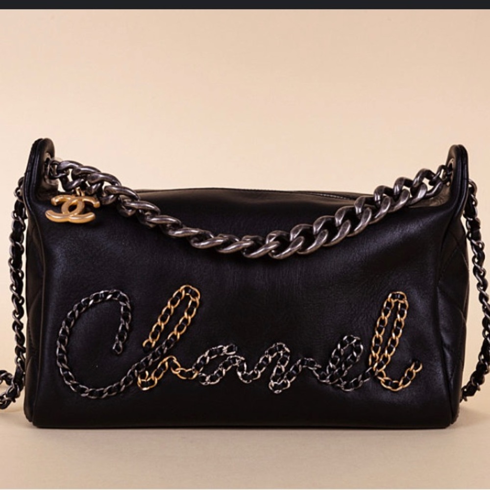 Calfskin Chain 20s Signature Hobo Black.